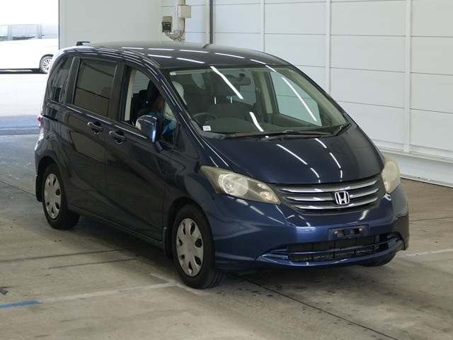 HONDA FREED — фото