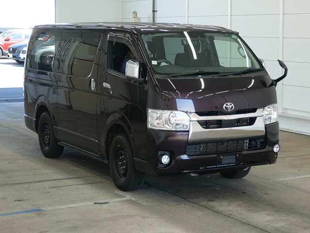TOYOTA HIACE — фото