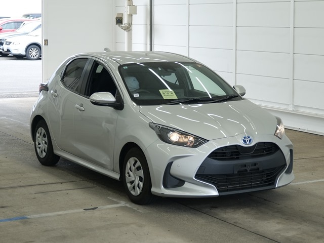 TOYOTA YARIS — фото