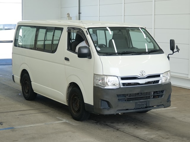TOYOTA HIACE — фото