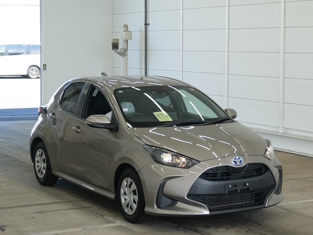 TOYOTA YARIS — фото