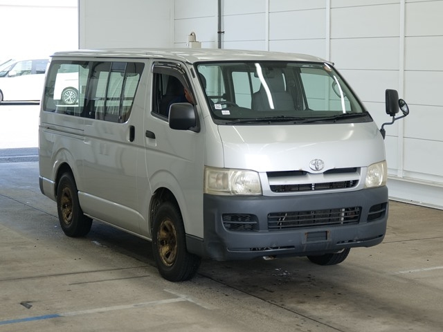 TOYOTA HIACE — фото