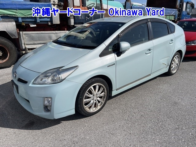 TOYOTA PRIUS — фото