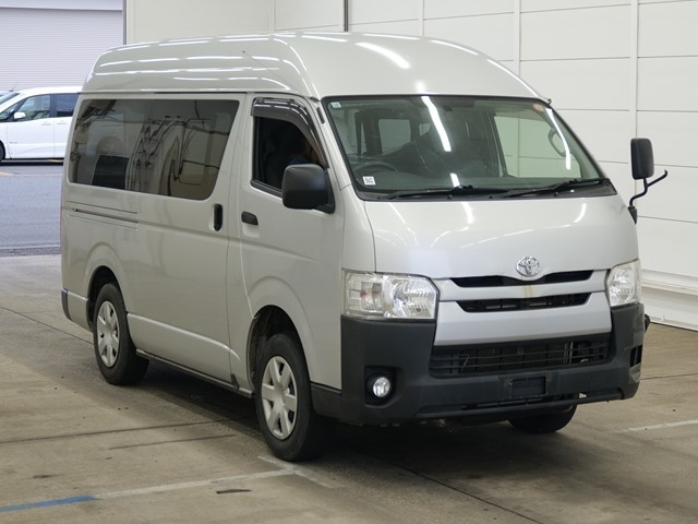 TOYOTA HIACE — фото