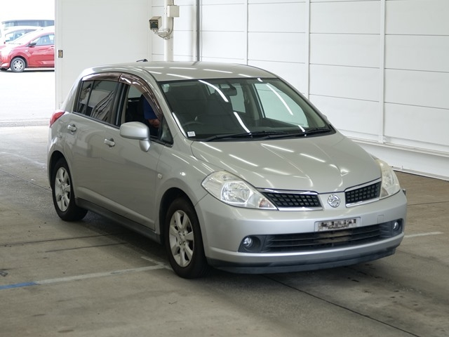NISSAN TIIDA