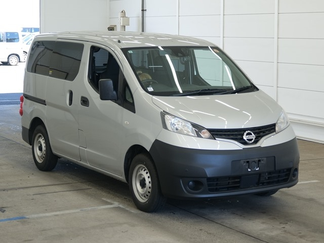 NISSAN NV200