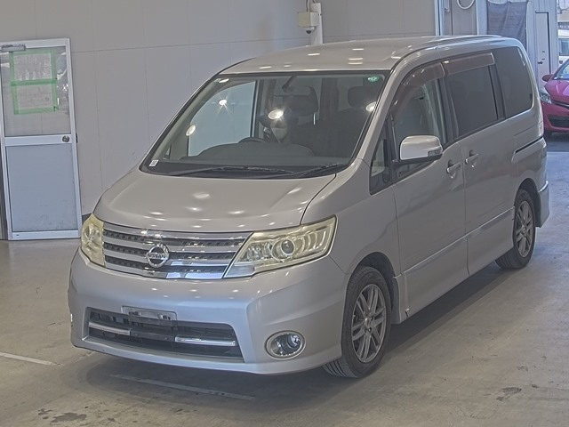 NISSAN SERENA — фото