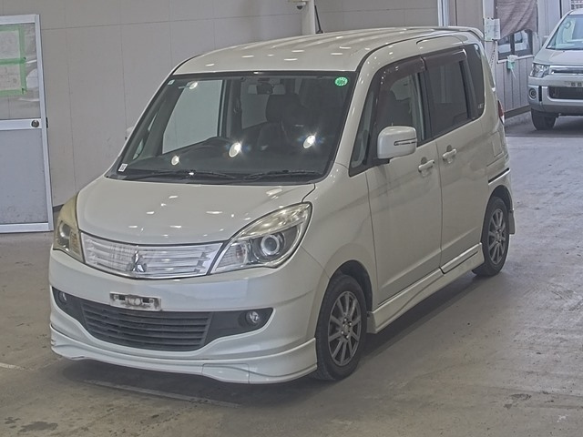 MITSUBISHI DELICA D2