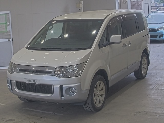 MITSUBISHI DELICA D5