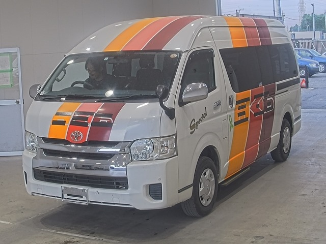 TOYOTA HIACE — фото
