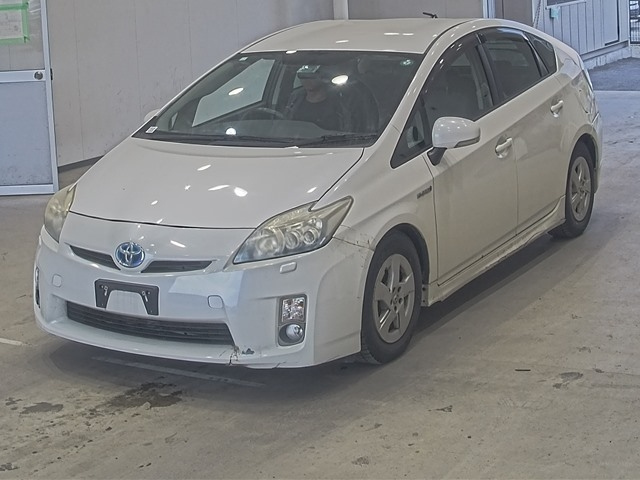 TOYOTA PRIUS — фото
