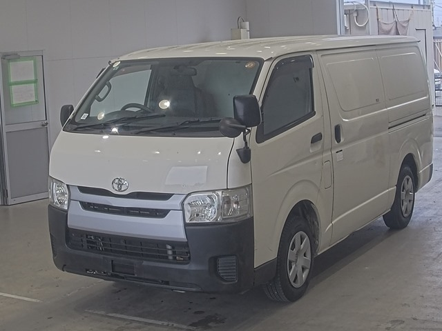 TOYOTA HIACE — фото