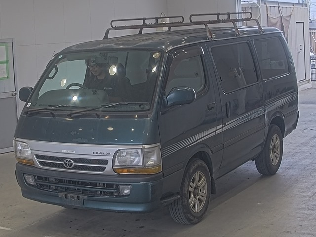 TOYOTA HIACE — фото
