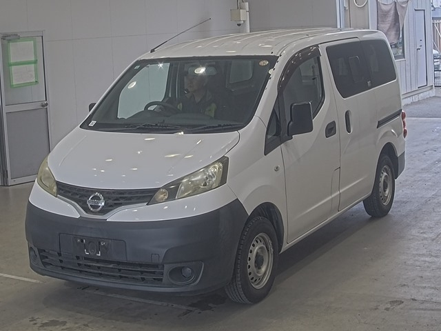 NISSAN NV200 — фото