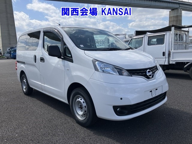NISSAN NV200