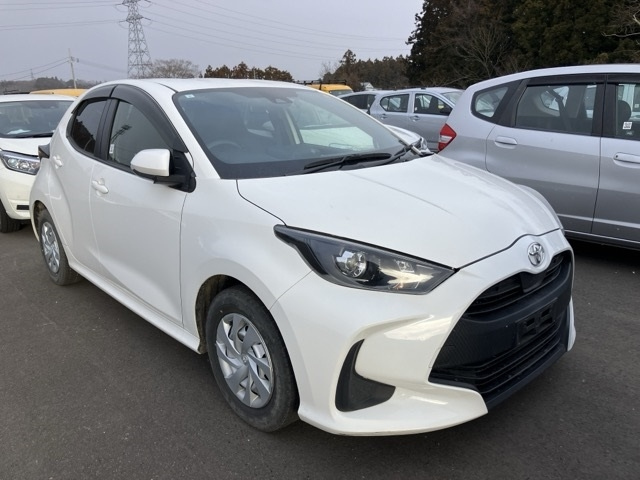 TOYOTA YARIS — фото