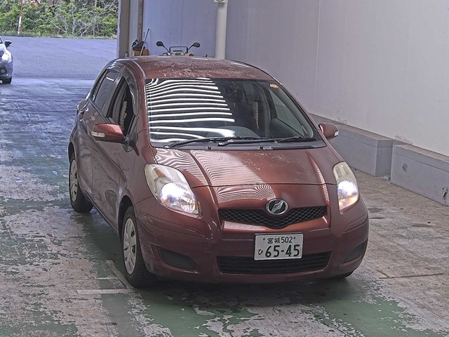 TOYOTA VITZ — фото