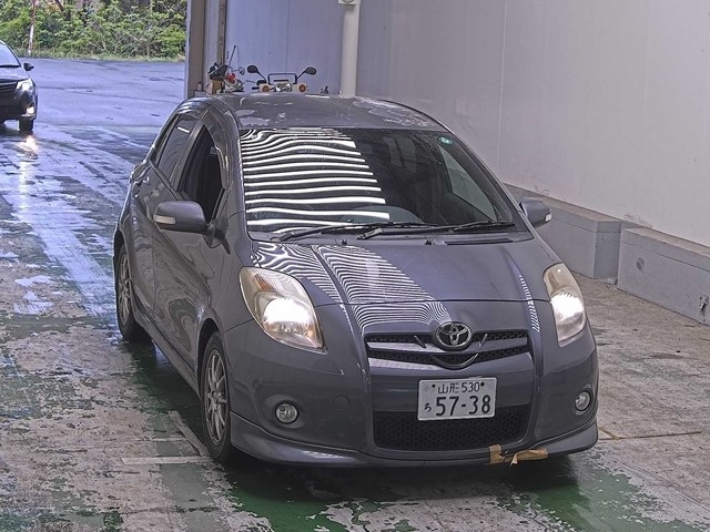 TOYOTA VITZ — фото