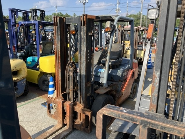 TOYOTA FORKLIFT — фото