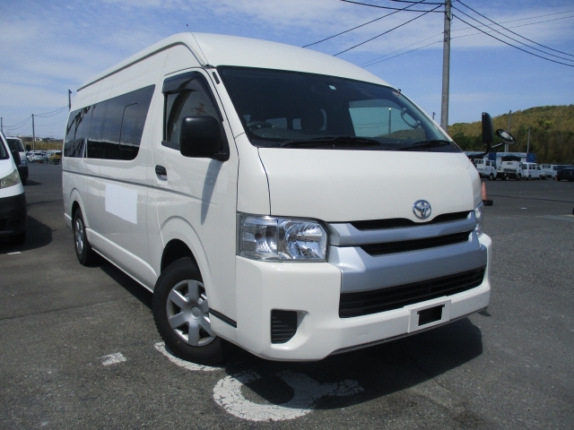 TOYOTA HIACE — фото