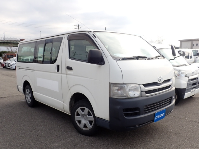 TOYOTA HIACE — фото