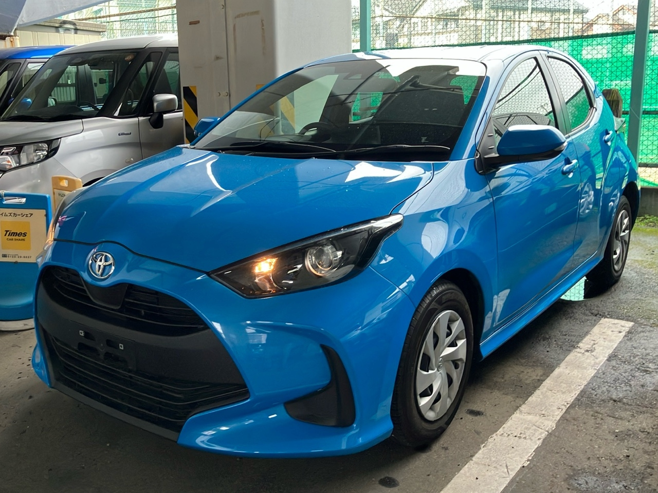 TOYOTA YARIS — фото