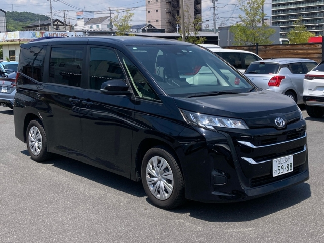 TOYOTA NOAH — фото