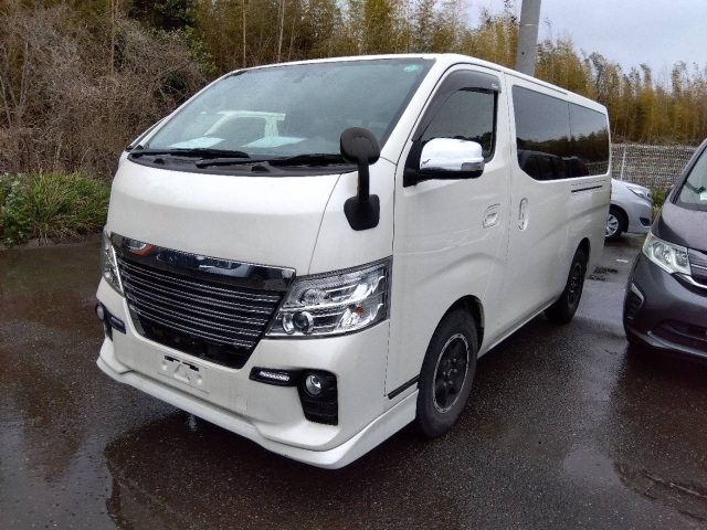 NISSAN CARAVAN — фото