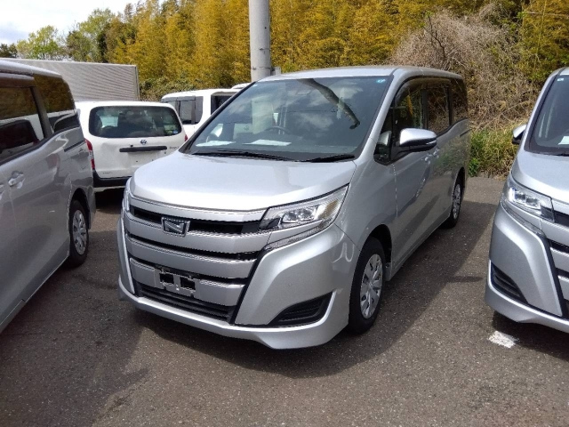 TOYOTA NOAH — фото