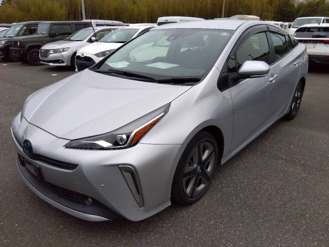 TOYOTA PRIUS — фото