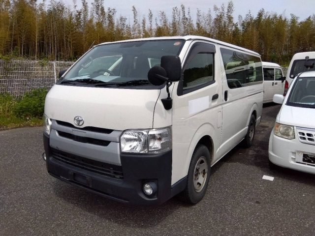 TOYOTA HIACE — фото