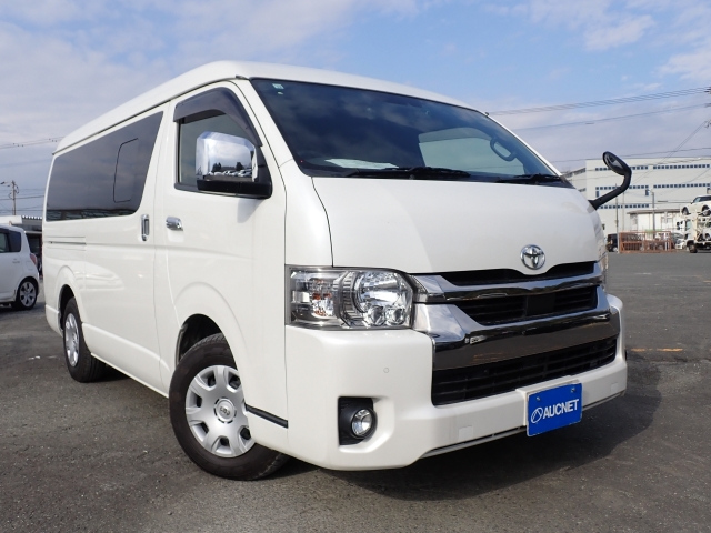TOYOTA HIACE — фото