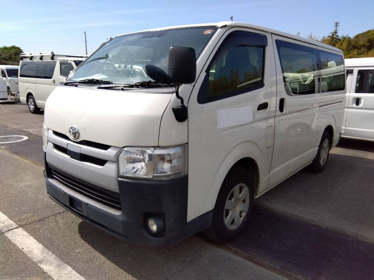 TOYOTA HIACE — фото