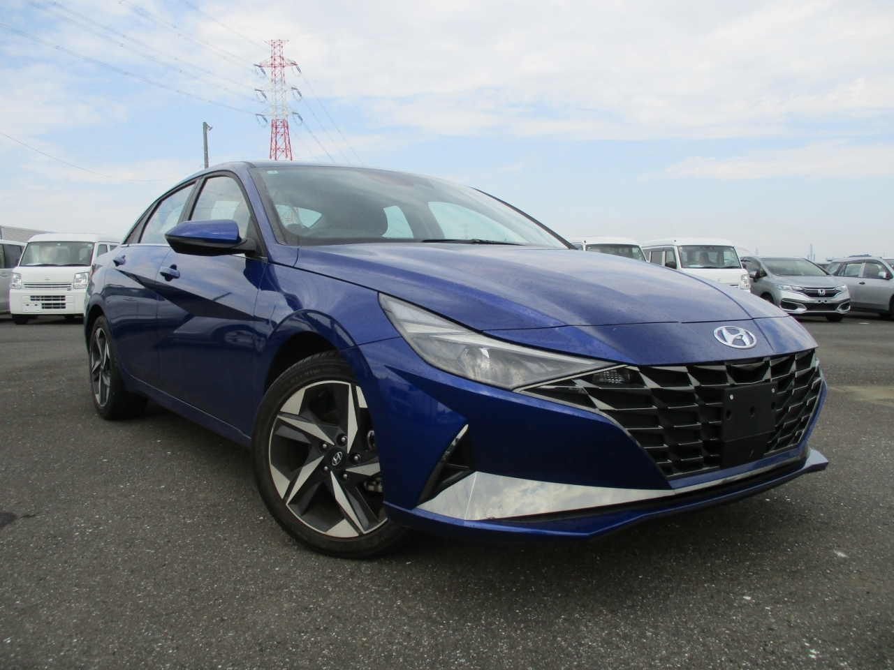 HYUNDAI ELANTRA — фото