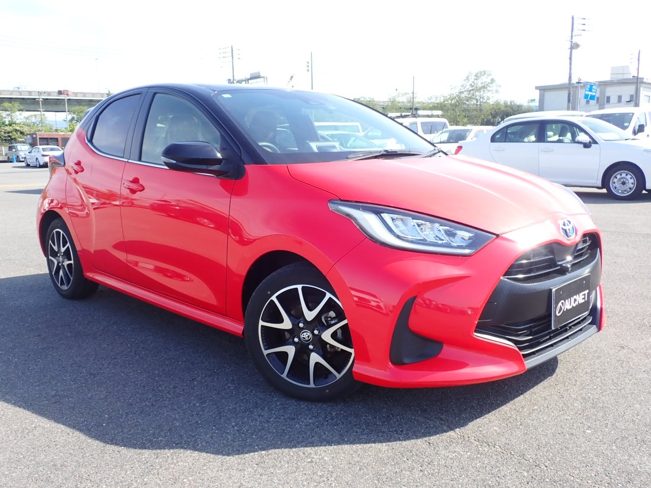 TOYOTA YARIS — фото