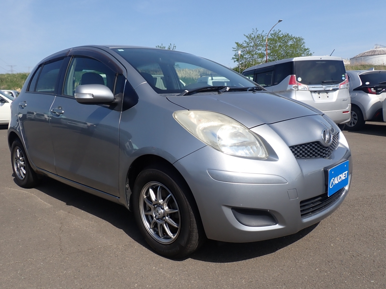 TOYOTA VITZ — фото