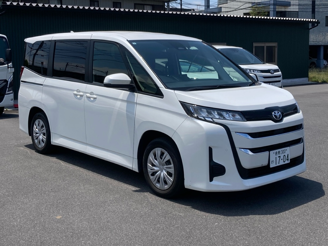 TOYOTA NOAH — фото