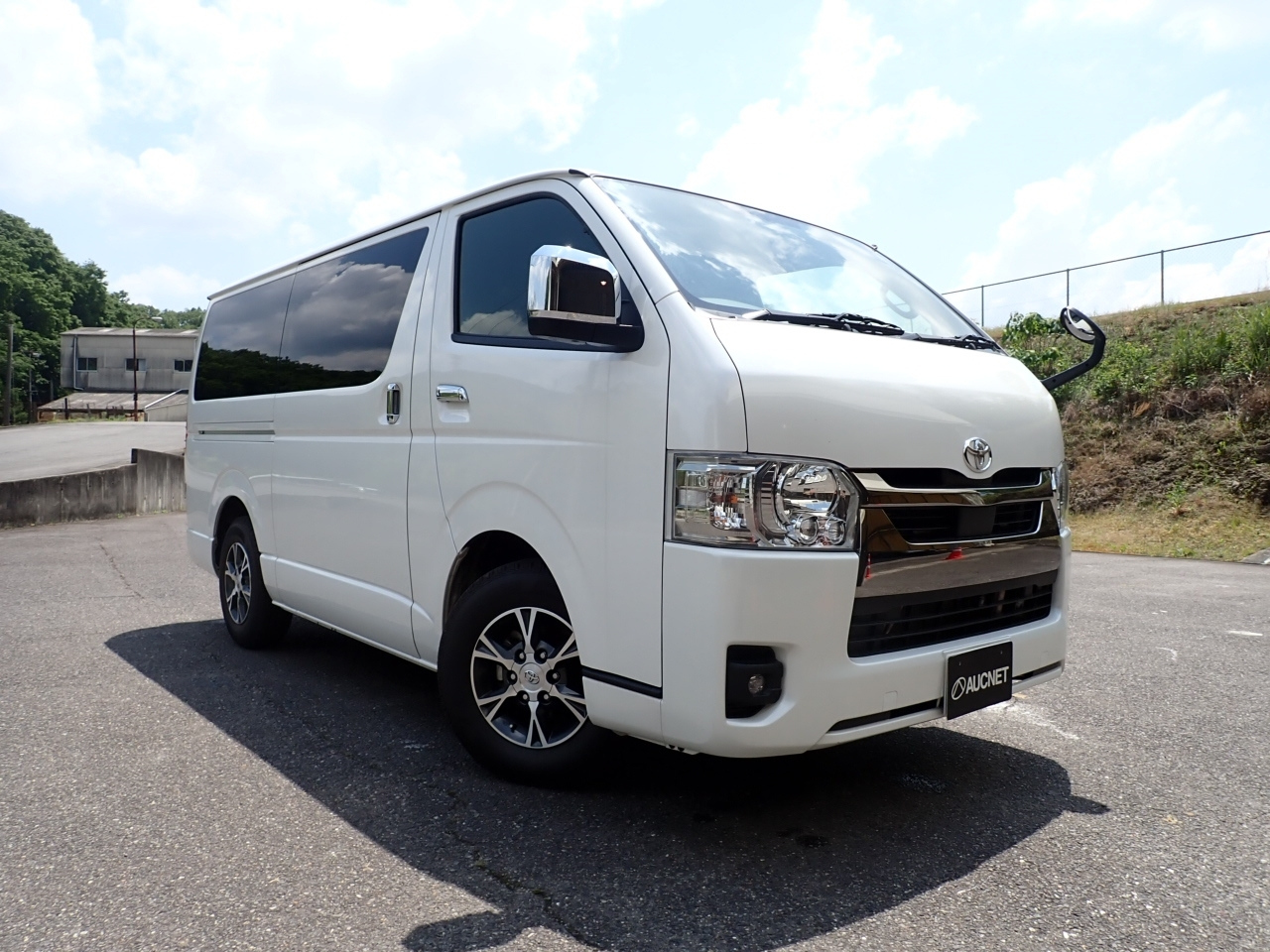 TOYOTA HIACE — фото