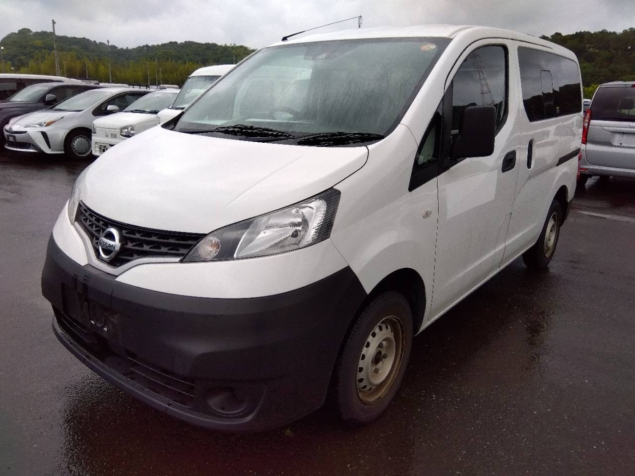 NISSAN NV200
