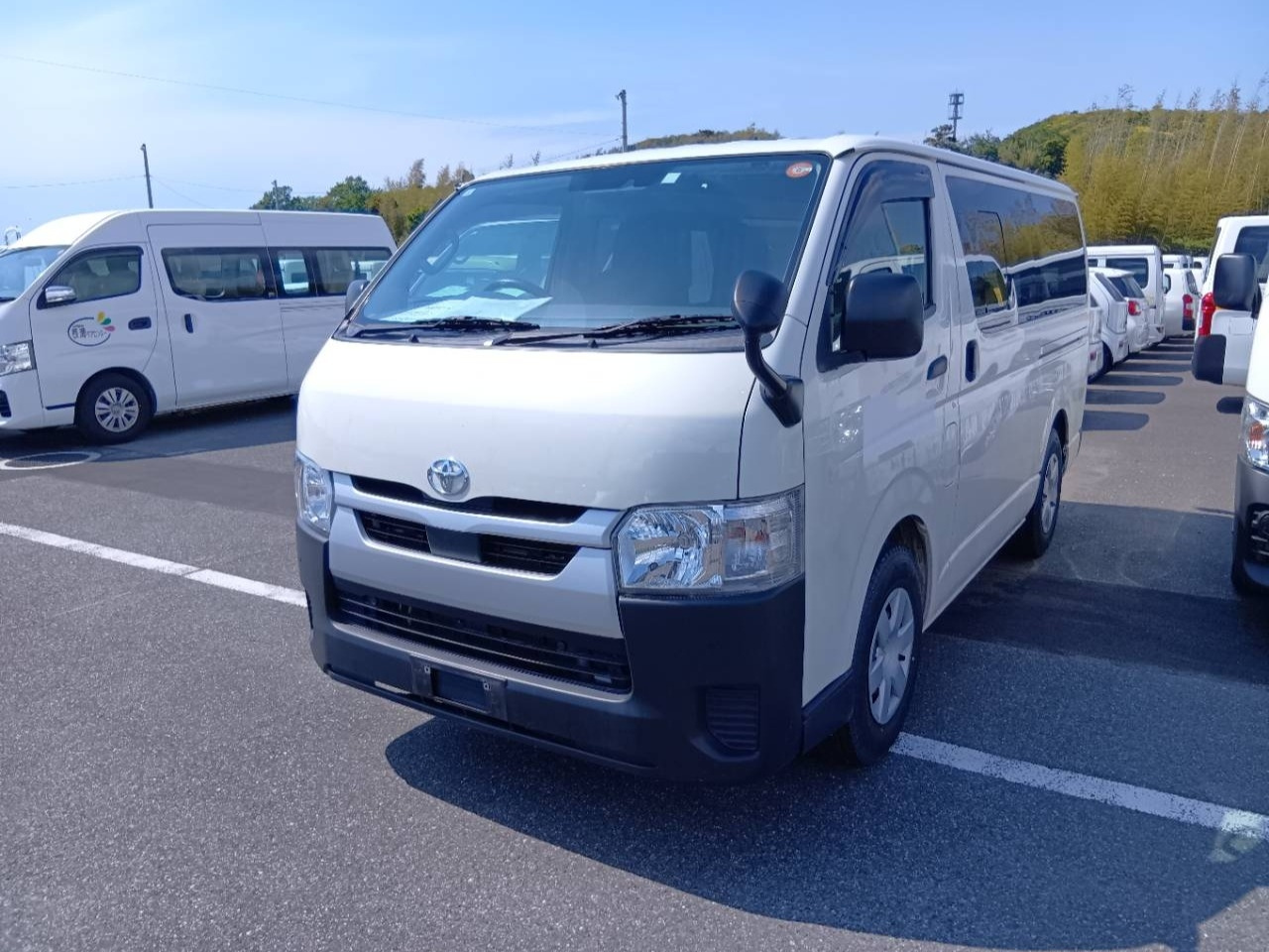 TOYOTA HIACE VAN