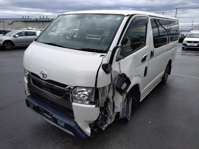 TOYOTA HIACE — фото