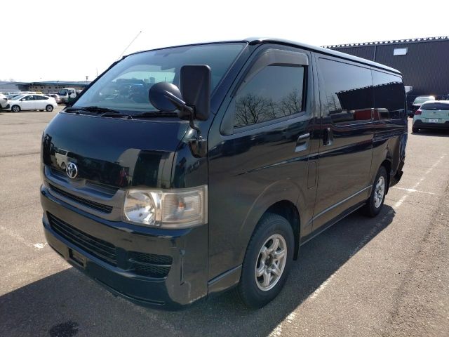 TOYOTA HIACE — фото