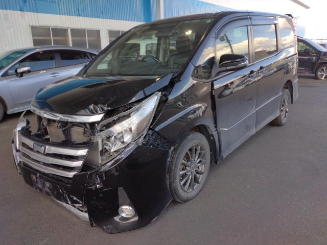 TOYOTA NOAH — фото