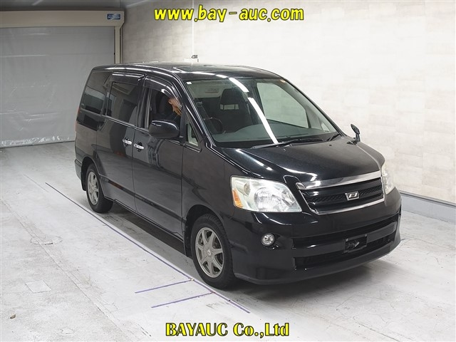 TOYOTA NOAH — фото