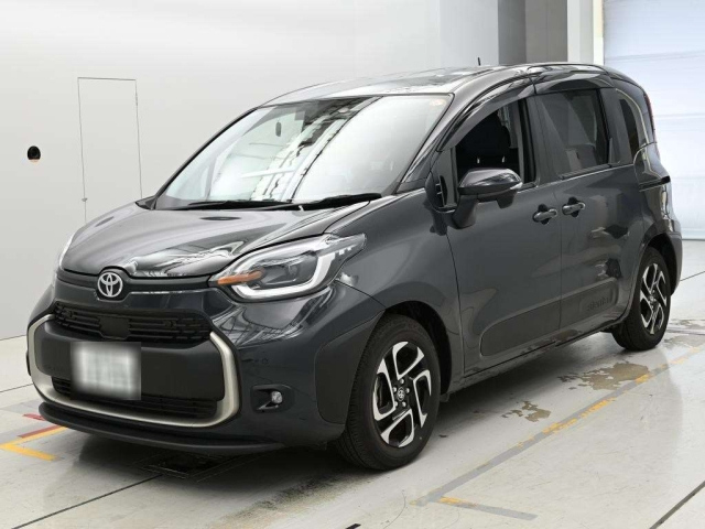 TOYOTA SIENTA — фото
