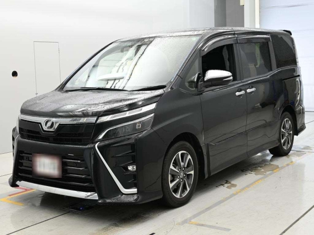 TOYOTA VOXY — фото