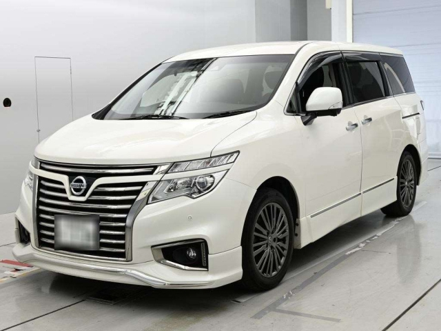 NISSAN ELGRAND — фото