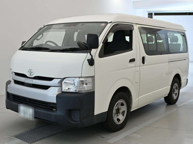 TOYOTA HIACE — фото