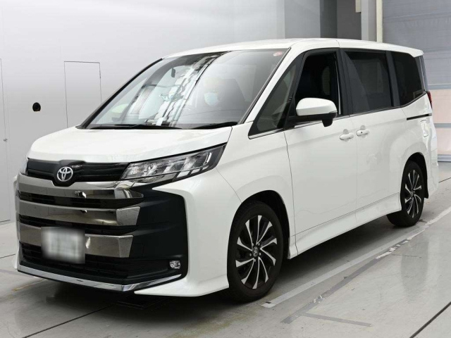 TOYOTA NOAH