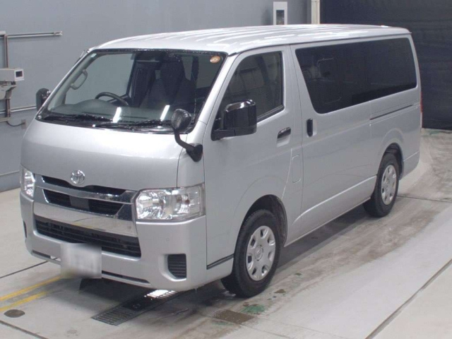 TOYOTA HIACE — фото
